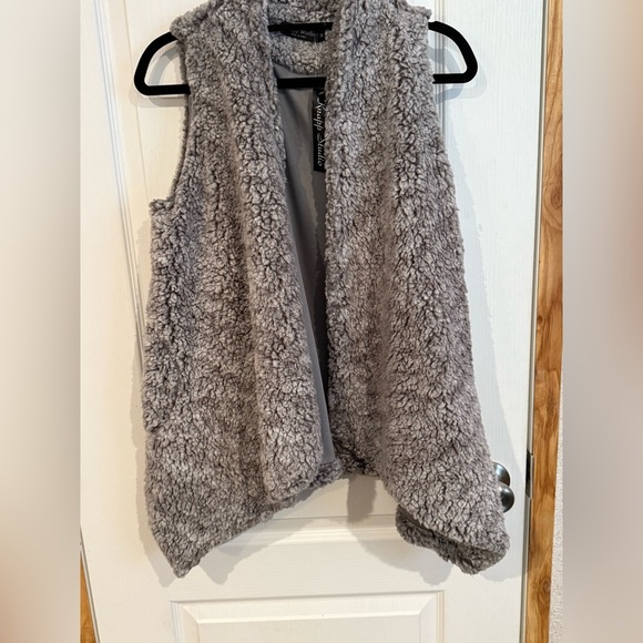 Cozy Gray Sherpa Vest - Picture 1 of 4